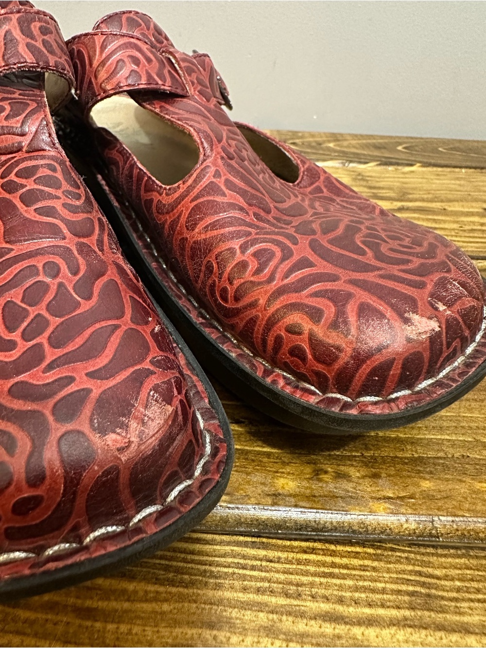 Alegria Classic Clogs Womens 39 US8.5 Red Embossed Comfort Slip On Shoes ALG534 - Picture 4 of 9